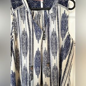 Xhilaration sleeveless top